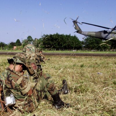 colombie:-neuf-militaires-tues-dans-un-accident-d’helicoptere