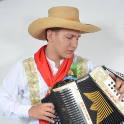 valledupar-:-roban-acordeon-a-concursante-del-57-festival-vallenato