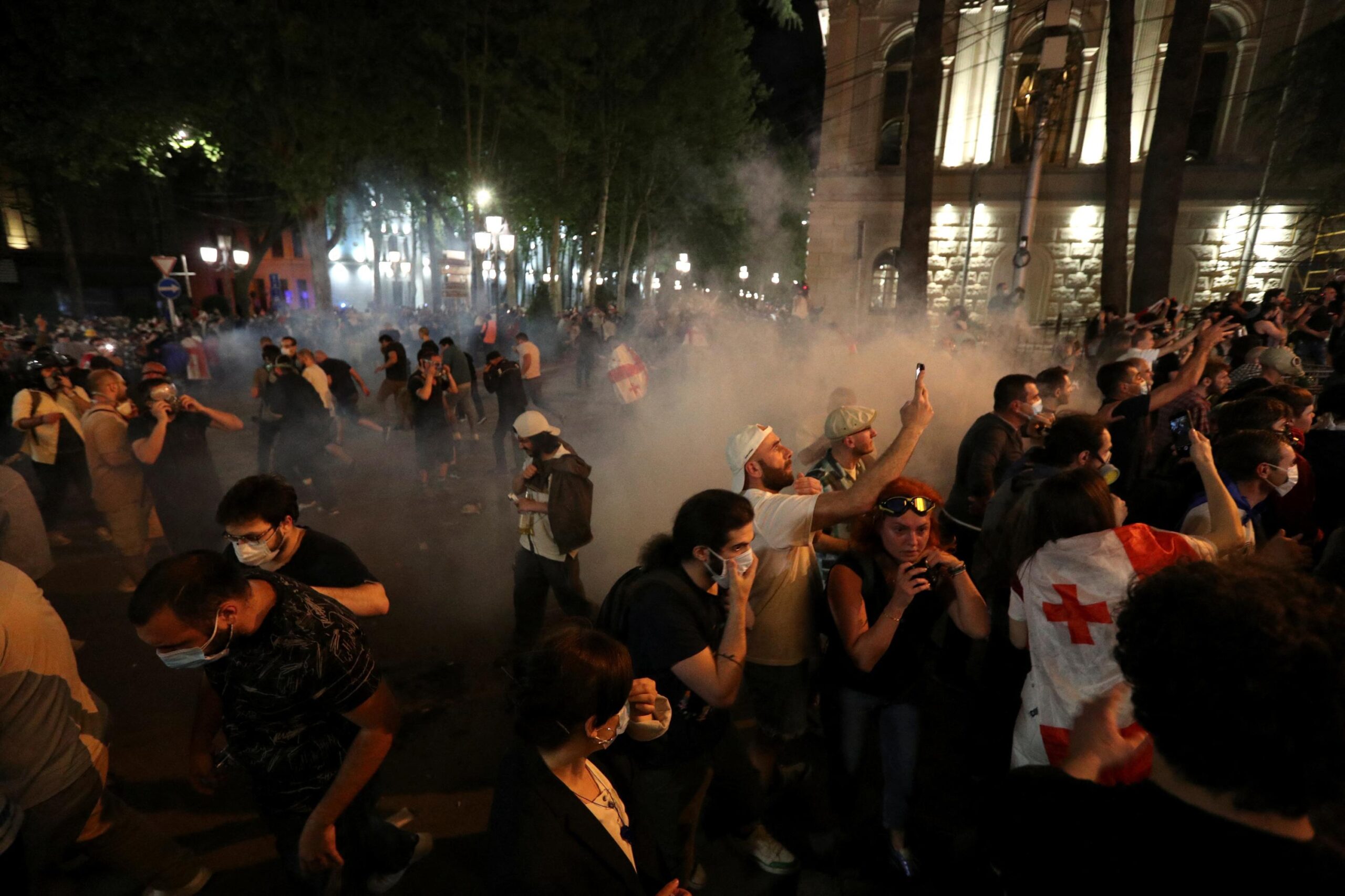 georgie-:-la-police-utilise-du-gaz-lacrymogene-et-des-balles-en-caoutchouc-pour-disperser-des-manifestants