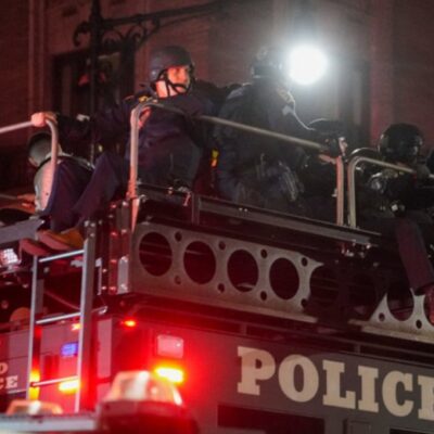 la-policia-de-nueva-york-irrumpe-en-un-edificio-de-la-universidad-de-columbia-que-habia-sido-tomado-por-los-estudiantes