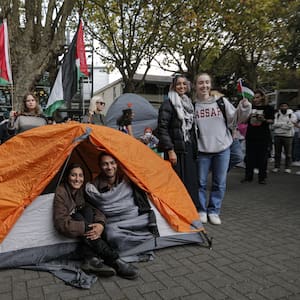israel-hamas-war:-pro-palestine-protesters-pitch-tents-at-university-of-auckland