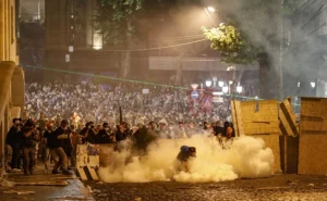 Продолжија-протестите-во-Тбилиси,-демонстрантите-блокираа-клучна-улица-|-Нова-ТВ