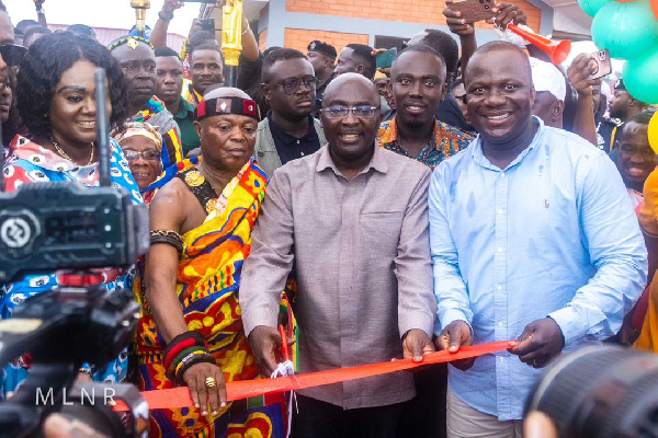 appiatse-community-reconstruction-:-akufo-addo-govt-fulfills-its-promise-of-housing-delivery-–-lands-minister