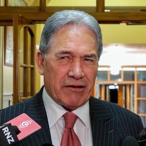 crowd-protests-outside-winston-peters’-auckland-house
