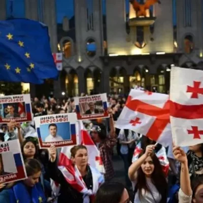 decenas-de-miles-de-personas-protestan-de-nuevo-en-georgia-contra-ley-sobre-‘influencia-extranjera’