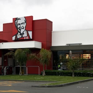 man-arrested-after-brandishing-knife-at-customers-in-nelson-kfc
