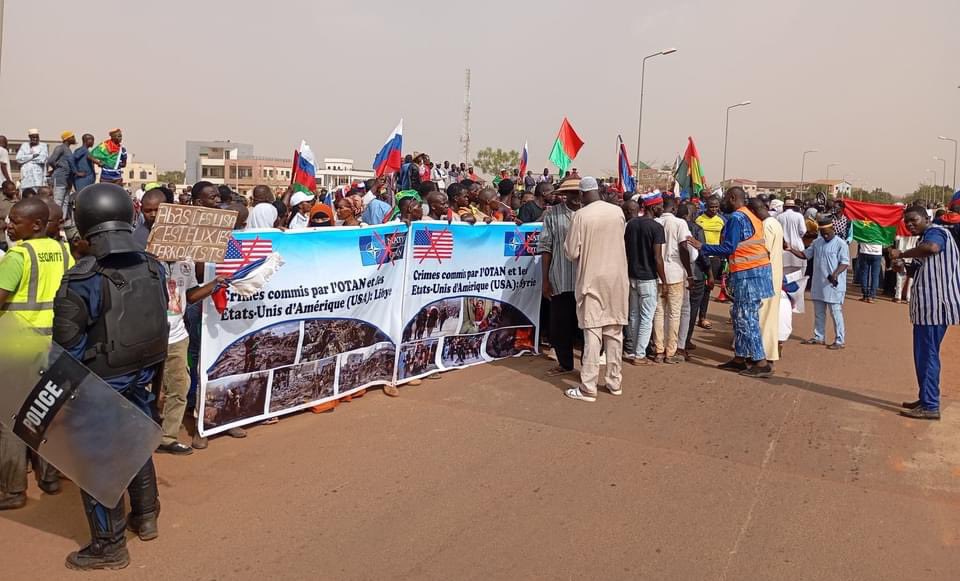 بوركينا-فاسو:-المئات-يحتجون-رفضا-للتدخل-الأمريكي-في-شؤون-بلادهم