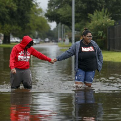 autoridades-ordenan-evacuacion-obligatoria-de-area-metropolitana-de-houston-ante-una-“ola-de-inundaciones”