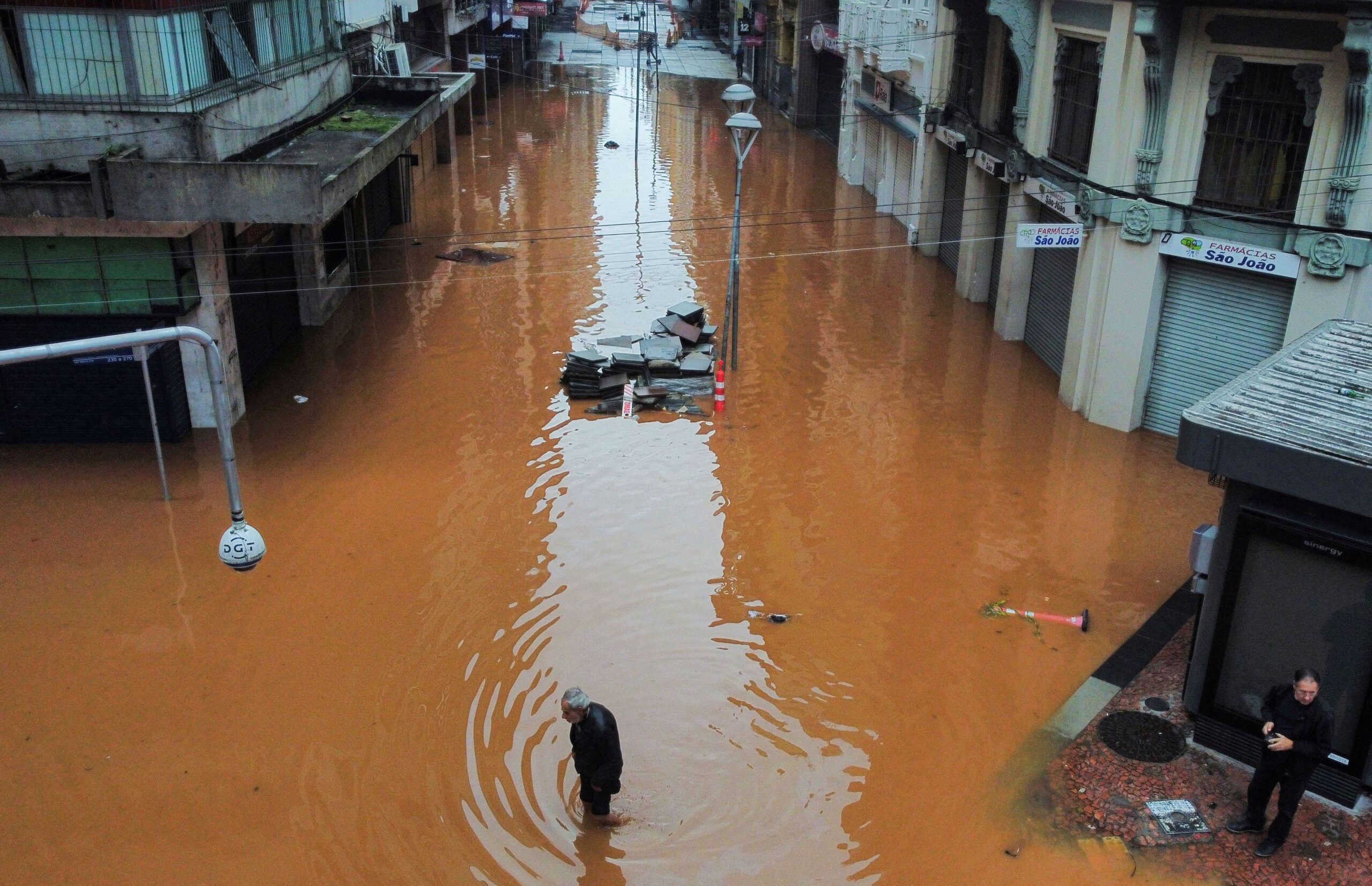 aumentan-a-56-los-muertos-por-las-lluvias-en-el-sur-de-brasil:-70-personas-siguen-desaparecidas