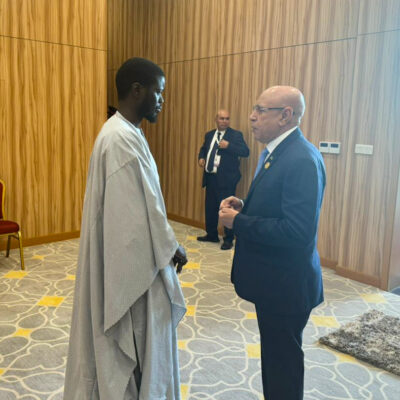 غزواني-يلتقي-الرئيس-السنغالي-في-غامبيا