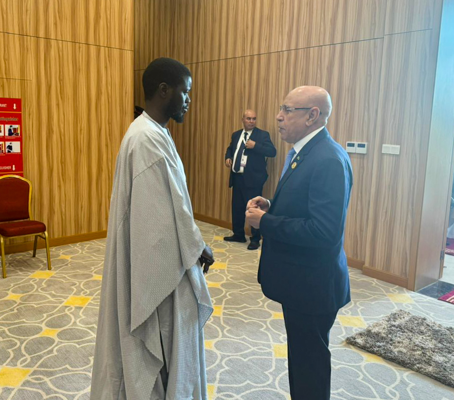 غزواني-يلتقي-الرئيس-السنغالي-في-غامبيا
