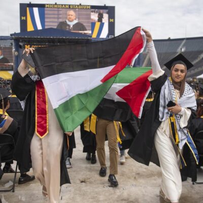 estudiantes-interrumpen-graduacion-de-universidad-de-michigan-para-protestar-contra-la-guerra-en-gaza