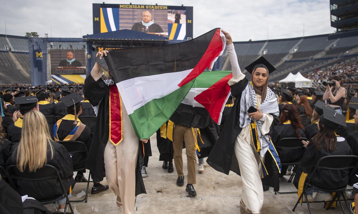 estudiantes-interrumpen-graduacion-de-universidad-de-michigan-para-protestar-contra-la-guerra-en-gaza