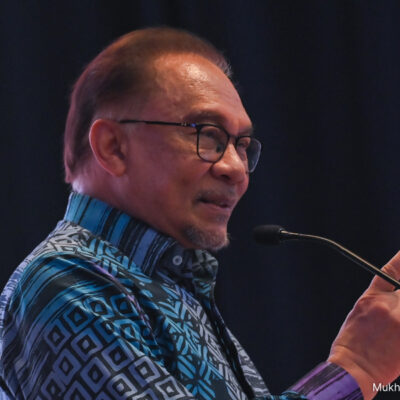 pm:-no-pay-hike-for-lazy,-problematic-civil-servants