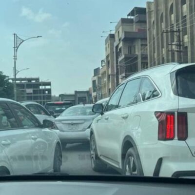 الشوارع-تغص-بالمركبات.-قائمة-طويلة-بزحامات-بغداد