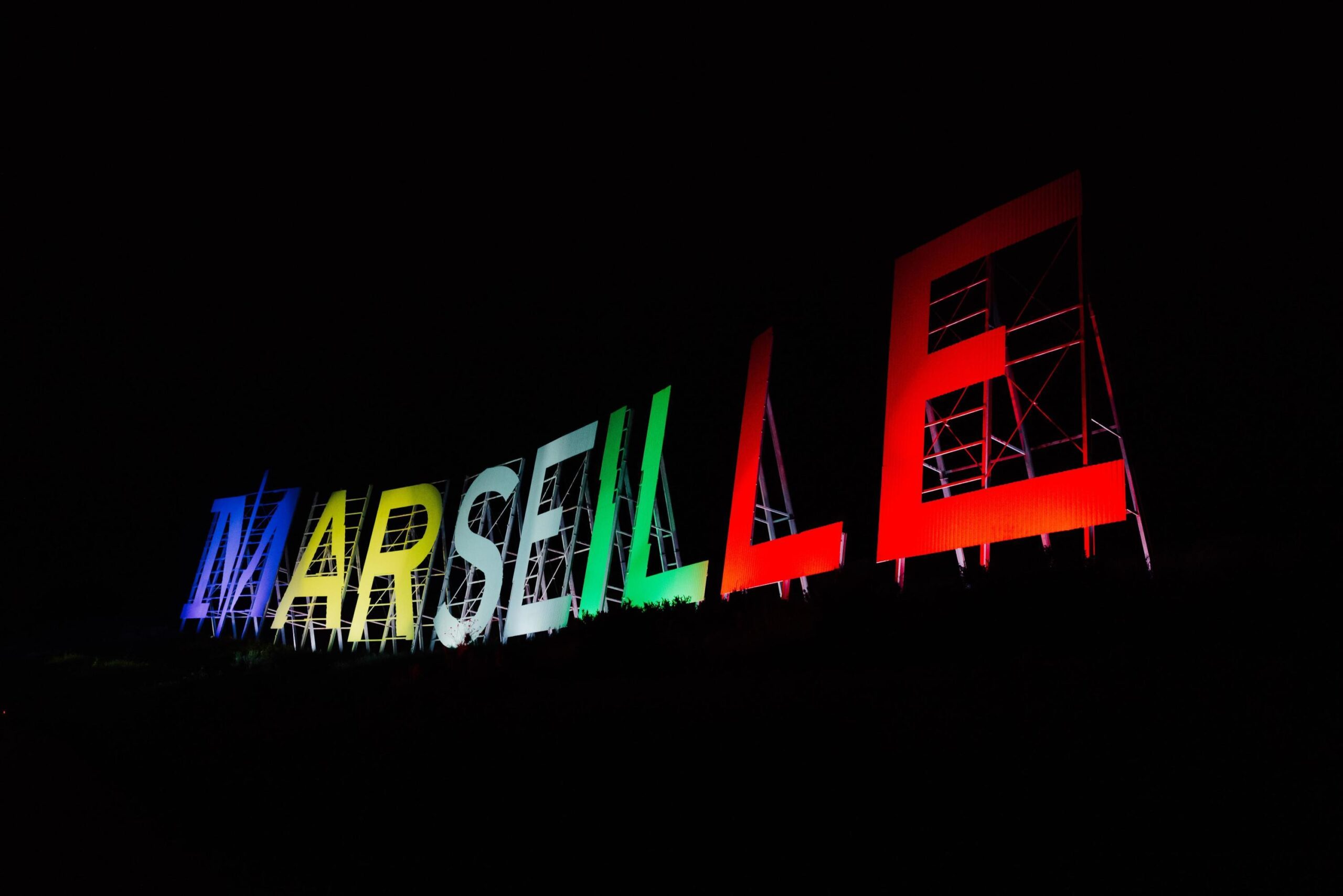 marseille-:-plusieurs-monuments-illumines-aux-couleurs-olympiques