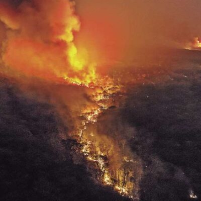 mexico:-varios-incendios-forestales-amenazan-valle-de-bravo