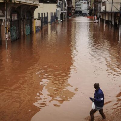 بالفيديو.-الفيضانات-تغرق-مدينة-برازيلية