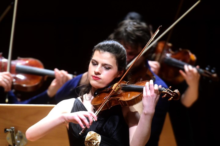 pauline-(19)-is-enige-belgische-kandidaat-in-koningin-elisabethwedstrijd-voor-viool,-en-ze-is-zeker-niet-kansloos