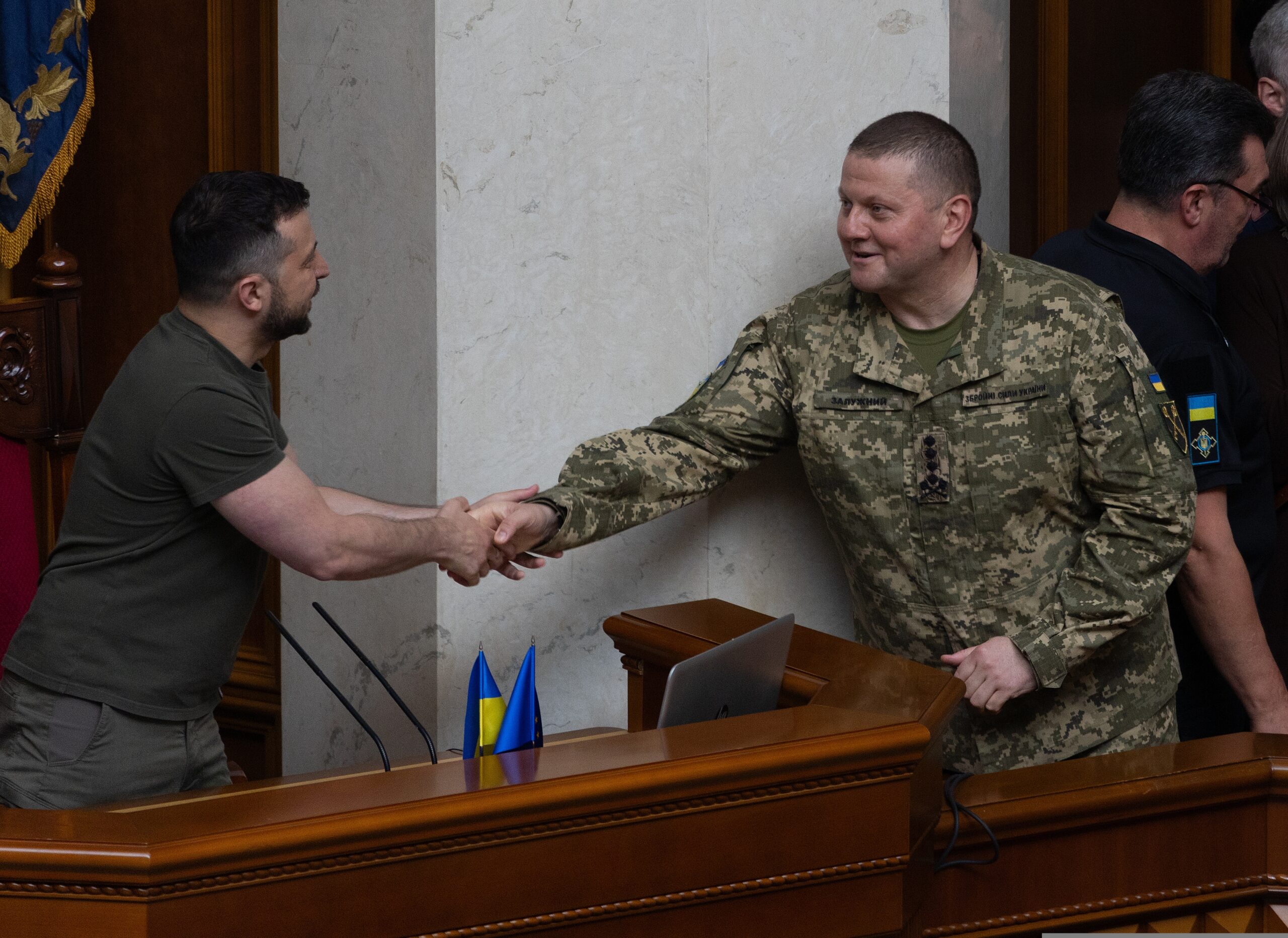 fostul-comandant-sef-al-armatei-ucrainene-a-devenit-oficial-ambasador-al-ucrainei-in-regatul-unit