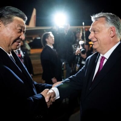 Шји-ќе-разговара-за-Украина-и-инвестиции-во-Унгарија-|-Глас-на-Америка