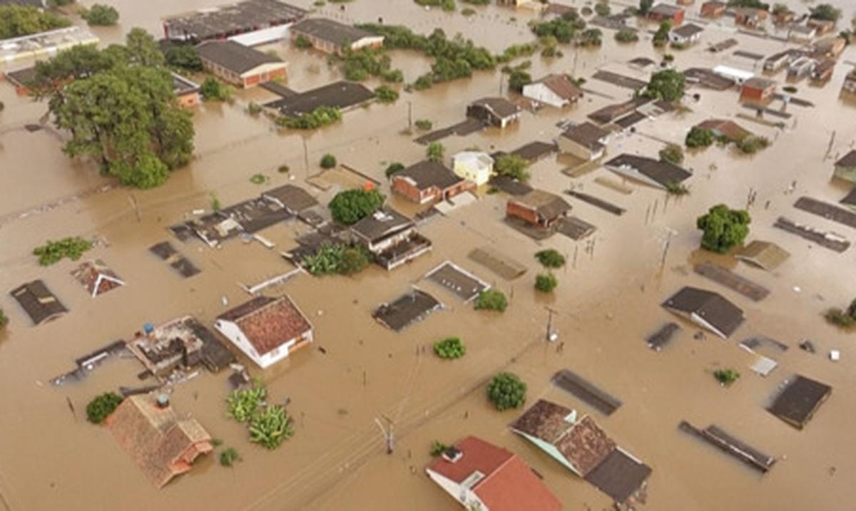 ejecutan-operacion-militar-en-el-sur-de-brasil-para-rescatar-a-las-victimas-de-las-inundaciones