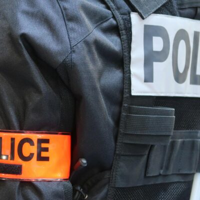 deux-policiers-blesses-par-balle-dans-un-commissariat-parisien