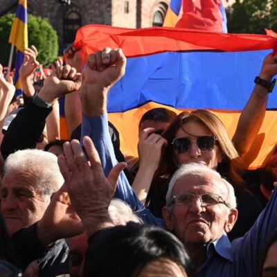 armenija-cilveku-tukstosi-proteste-pret-teritoriju-atdosanu-azerbaidzanai