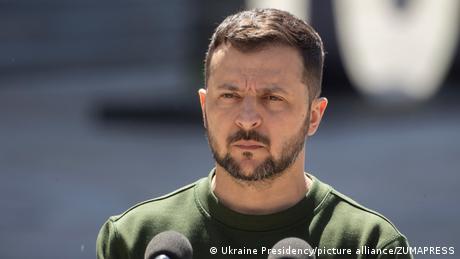 ukrainischer-prasident-selenskyj-sagt-auslandsreisen-ab