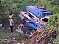 one-dead,-two-injured-after-truck-overturns-on-highway