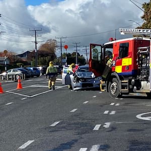 taupo-crash:-two-vehicles-collide-near-school