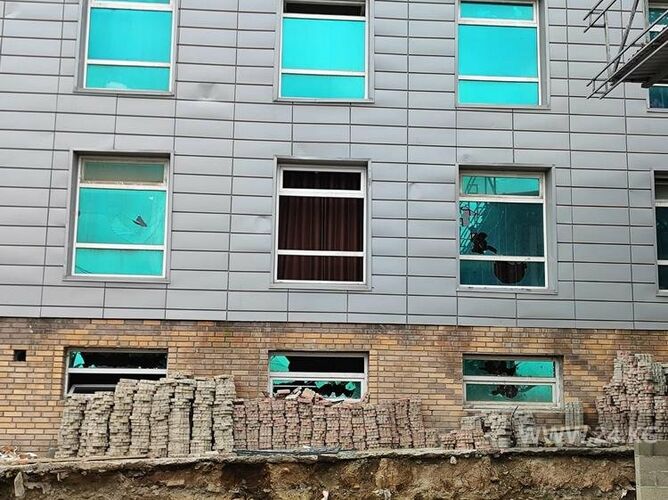 broken-windows:-how-one-of-hostels-in-bishkek-looks-like-after-protests