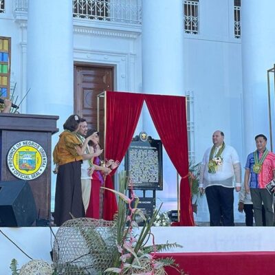 watch:-nhcp-unveils-historical-marker-for-negros-oriental’s-capitol-building