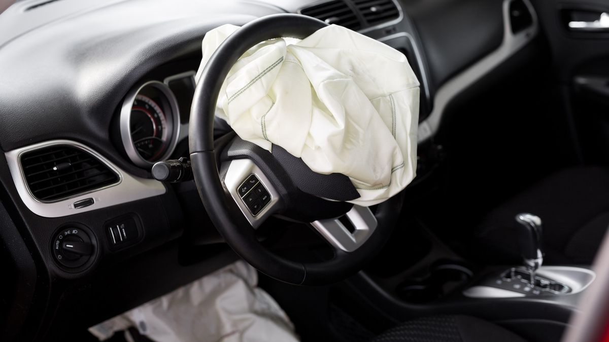 airbag-vybouchl-jako-granat.-mlada-matka-zemrela-pri-autonehode-kvuli-lacine-oprave