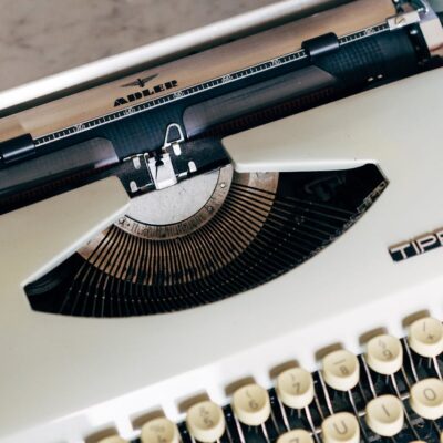 2-macchine-da-scrivere-vintage-che-si-vendono-anche-a-1000-euro.-tu-le-hai?