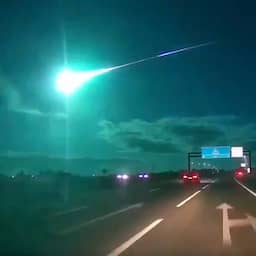 ဗီဒီယို-|-meteoor-kleurt-nachtelijke-hemel-boven-portugal-en-spanje
