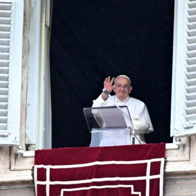 papa-pede-coragem-para-“abrir-portas-de-paz”