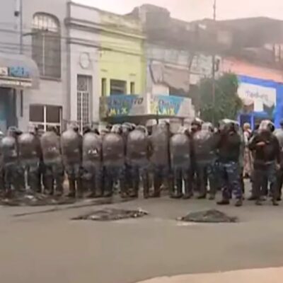 tercer-dia-de-protesta-policial-en-misiones:-barricada-frente-al-comando-radioelectrico-y-tension-ante-un-posible-desalojo