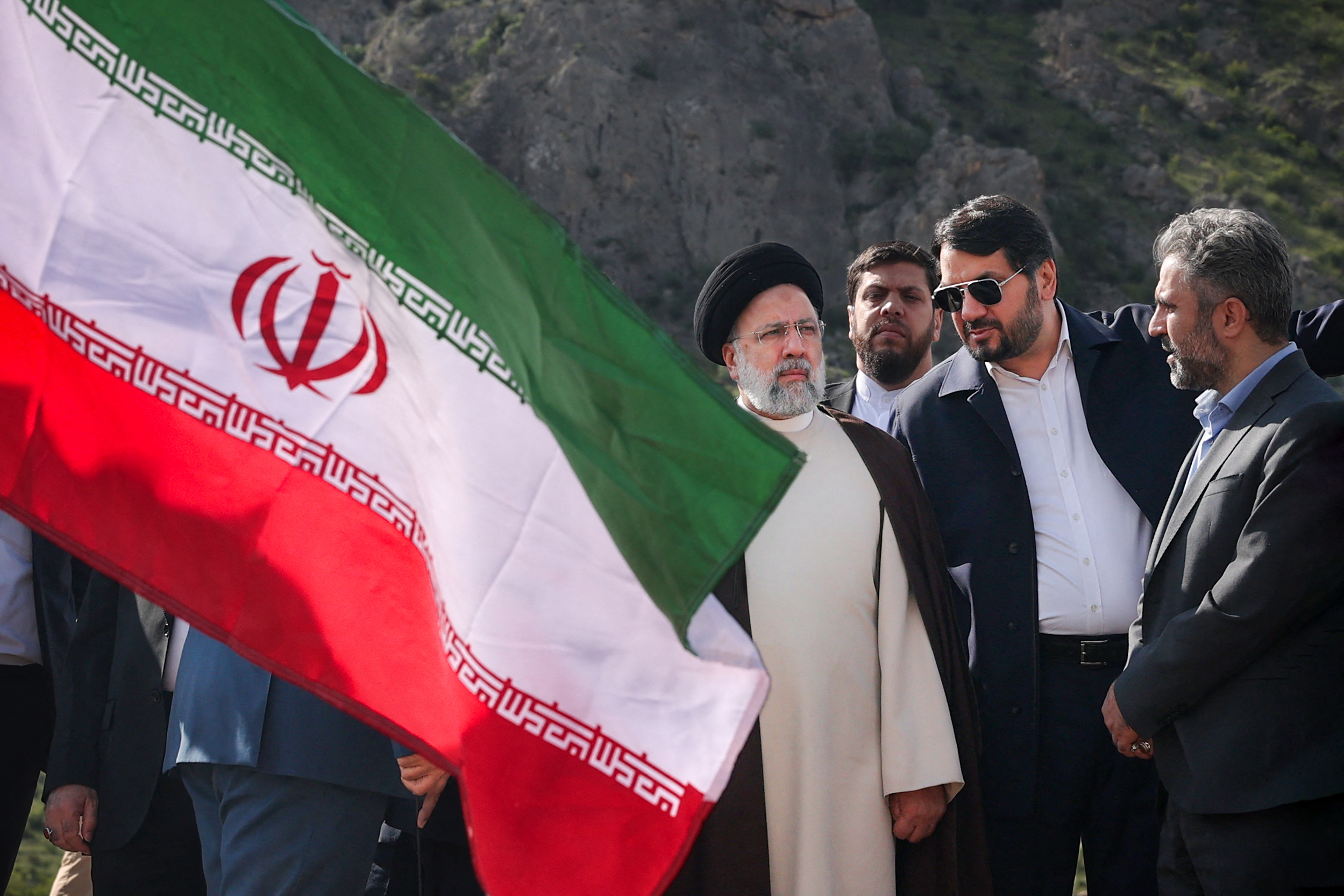 iran:-cine-va-asigura-interimatul-lui-ebrahim-raisi,-a-carui-stare-e-inca-„incerta”-dupa-accidentul-de-elicopter