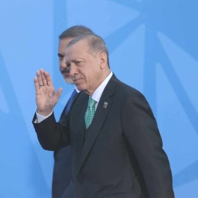 r-t.-erdoganas-del-tragiskos-irano-prezidento-zuties-turkijoje-paskelbe-gedulo-diena 