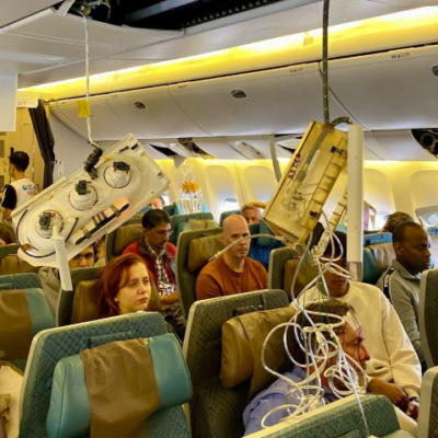 „s-a-dezlantuit-iadul”-pasagerii-avionului-care-n-a-mai-ajuns-la-singapore-descriu-cosmarul-de-la-11000-de-metri.-imagini-cu-dezastru