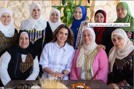 الملكة-رانيا-تلتقي-عدداً-من-سيدات-عيرا-ويرقا