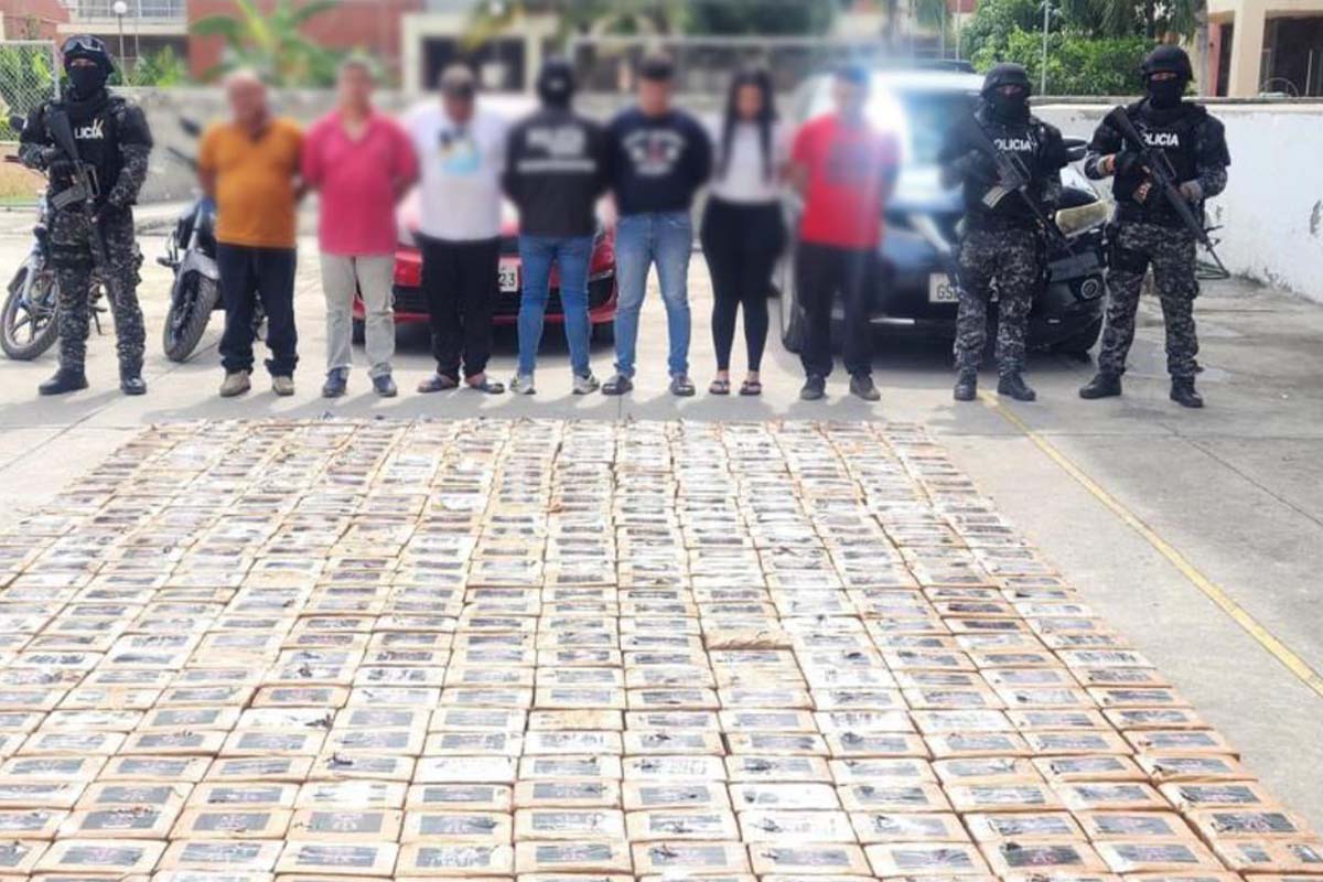 policia-decomisa-mas-de-media-tonelada-de-cocaina-y-detiene-a-seis-personas-en-ecuador