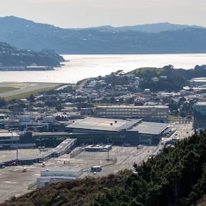 wellington-city-council-votes-to-sell-its-airport-shares,-tory-whanau-says-it-will-avoid-further-cuts