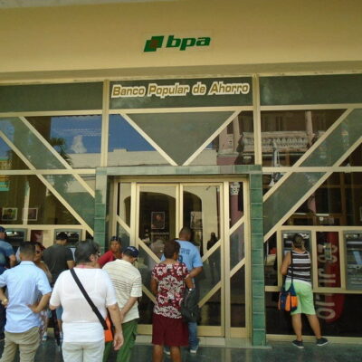 bancos-cubanos-anuncian-medidas-ante-constantes-apagones-en-la-isla