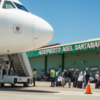 aeropuerto-abel-santamaria-de-villa-clara-reconocido-por-excelencia-operativa