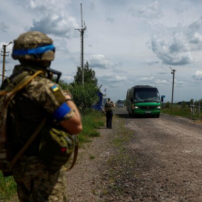 guerre-en-ukraine-:-kiev-accuse-la-russie-d’avoir-lance-plus-d’une-centaine-de-missiles-et-drones
