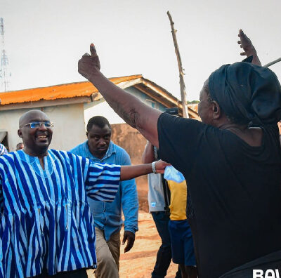 ecstatic-residents-of-dambai-greet-bawumia-with-‘give-me-the-steer’-sign