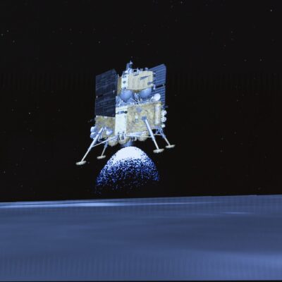 o-sonda-lansata-de-china-la-inceputul-lunii-mai-a-aselenizat-pe-partea-indepartata-a-lunii,-pentru-o-misiune-in-premiera