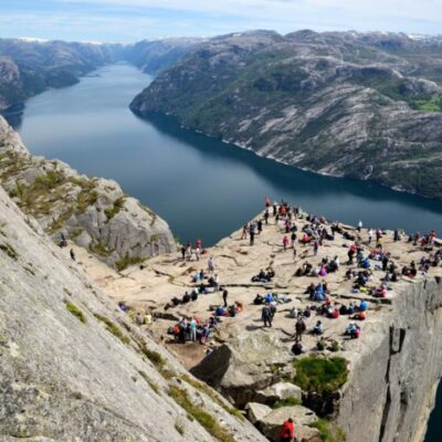 man-komt-om-het-leven-op-noorse-toeristische-trekpleister